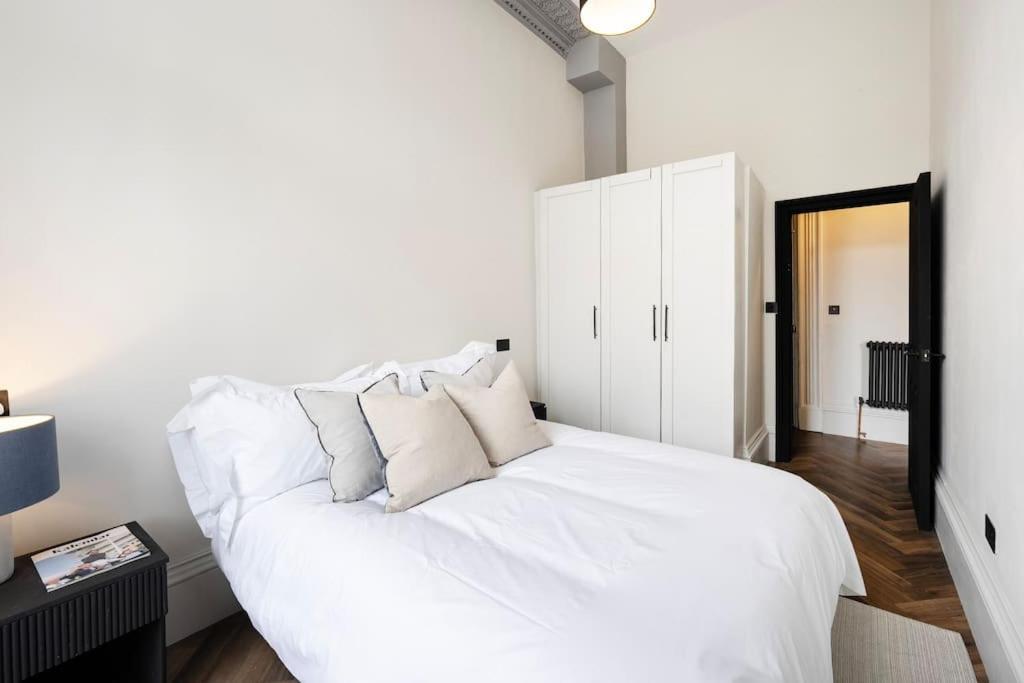 High End Free Parking Wifi Balcony Ensuite Челтенхам Экстерьер фото